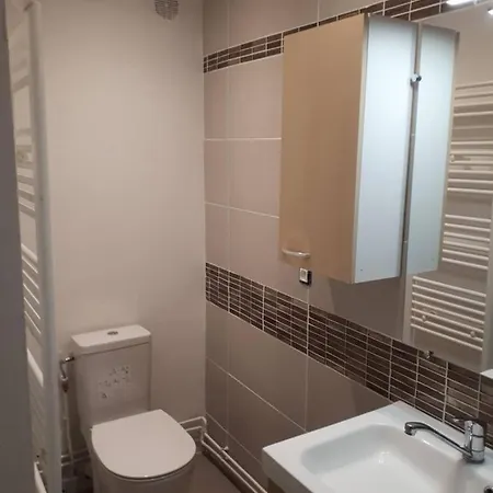 Aux Portes De