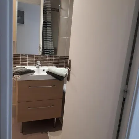 Aux Portes De